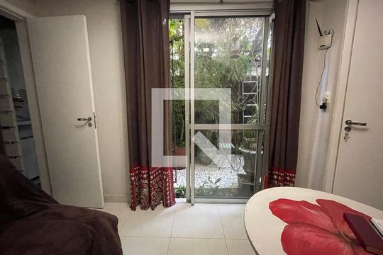 Suíte de casa à venda com 4 quartos, 160m² em Jardim Paulista, São Paulo