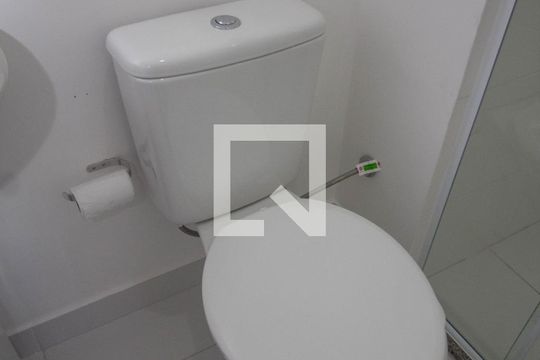 Banheiro de apartamento para alugar com 2 quartos, 33m² em Piqueri, São Paulo