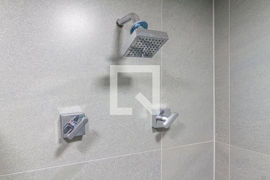 Banheiro de apartamento para alugar com 1 quarto, 45m² em Cerqueira César, São Paulo