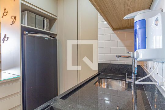 Cozinha de apartamento para alugar com 1 quarto, 45m² em Cerqueira César, São Paulo