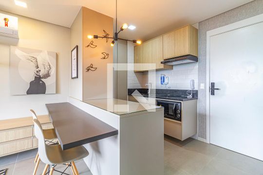 Cozinha de apartamento para alugar com 1 quarto, 45m² em Cerqueira César, São Paulo