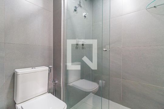 Banheiro de apartamento para alugar com 1 quarto, 45m² em Cerqueira César, São Paulo