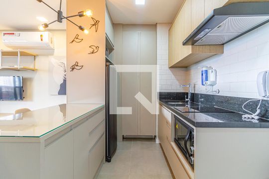 Cozinha de apartamento para alugar com 1 quarto, 45m² em Cerqueira César, São Paulo