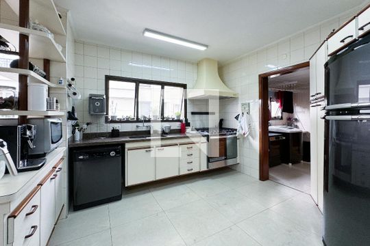Cozinha de apartamento à venda com 4 quartos, 200m² em Indianópolis, São Paulo