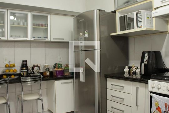 Cozinha de casa de condomínio à venda com 3 quartos, 160m² em Vila Bertioga, São Paulo