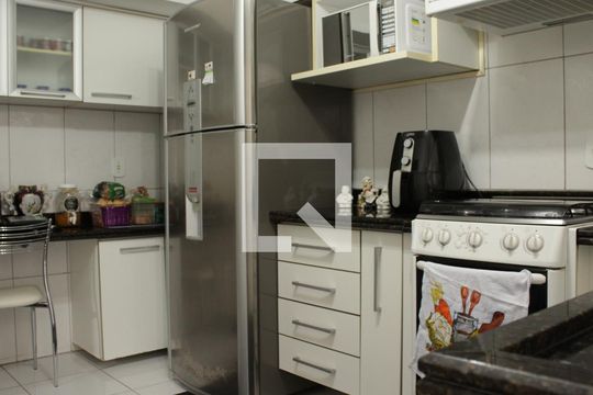 Cozinha de casa de condomínio à venda com 3 quartos, 160m² em Vila Bertioga, São Paulo