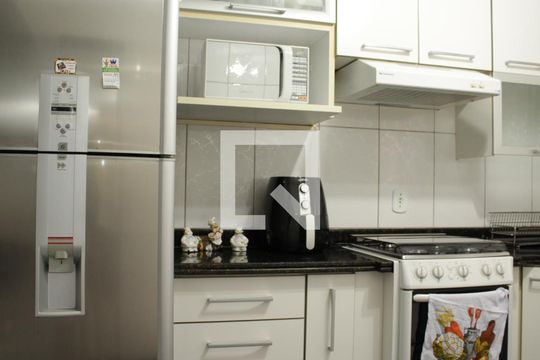 Cozinha de casa de condomínio à venda com 3 quartos, 160m² em Vila Bertioga, São Paulo