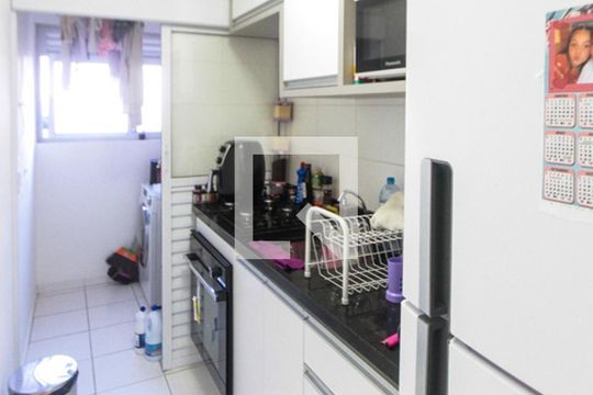 Cozinha de apartamento para alugar com 2 quartos, 56m² em Vila Lúcia, São Paulo