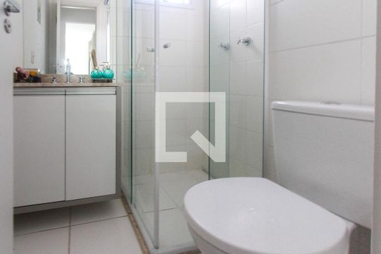 Banheiro Social de apartamento para alugar com 2 quartos, 56m² em Vila Lúcia, São Paulo