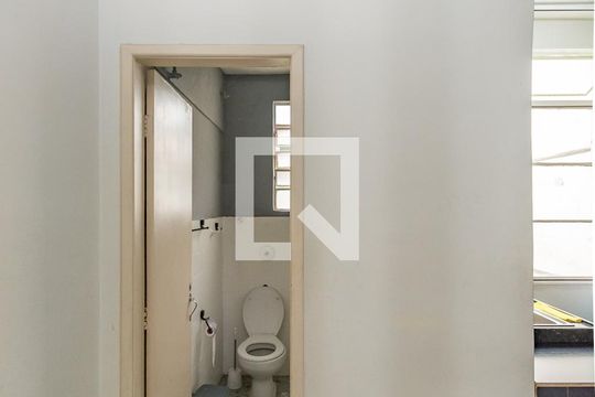 Banheiro de kitnet/studio para alugar com 1 quarto, 36m² em Centro, Belo Horizonte