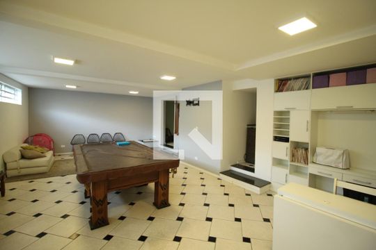 Área comum  de casa à venda com 4 quartos, 350m² em Vila Cláudia, São Paulo