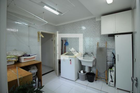 Área de Serviço de casa à venda com 4 quartos, 350m² em Vila Cláudia, São Paulo