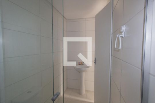 Banheiro de apartamento à venda com 2 quartos, 54m² em Fátima, Canoas