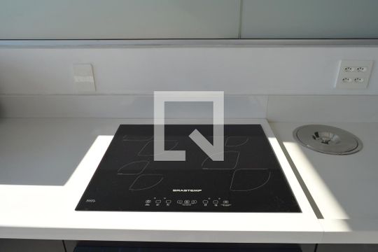 Cozinha/Sala de jantar - detalhe cooktop de apartamento para alugar com 1 quarto, 72m² em Sumarezinho, São Paulo