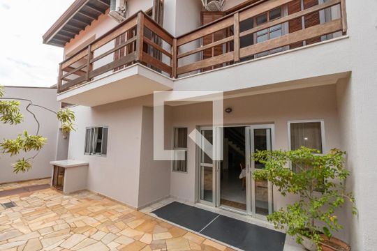 Quintal de casa à venda com 4 quartos, 300m² em Parque Alto Taquaral, Campinas