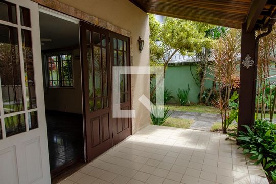 Varanda de casa de condomínio para alugar com 4 quartos, 340m² em Recreio dos Bandeirantes, Rio de Janeiro