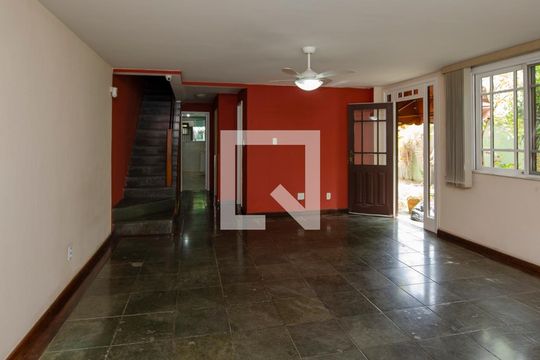 Sala de casa de condomínio à venda com 4 quartos, 340m² em Recreio dos Bandeirantes, Rio de Janeiro
