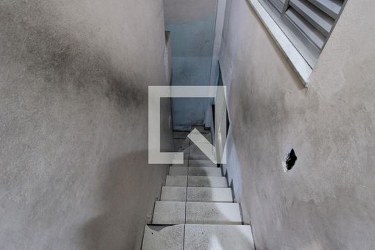 Escada de casa à venda com 5 quartos, 180m² em Vila Medeiros, São Paulo