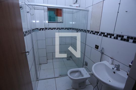 Banheiro de casa para alugar com 2 quartos, 68m² em Ceilândia Norte (ceilândia), Brasília