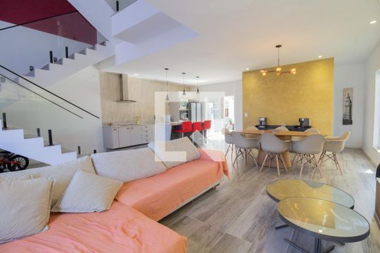 Casa à venda com 4 quartos, 254m² em Recreio dos Bandeirantes, Rio de Janeiro
