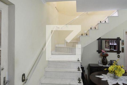 Escada de casa à venda com 5 quartos, 160m² em Ipiranga, São Paulo