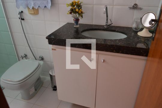 Banheiro da Suíte de apartamento para alugar com 3 quartos, 80m² em Parque Recreio, Contagem
