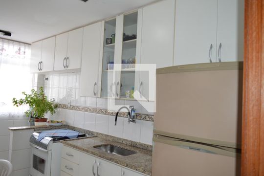 Cozinha de apartamento para alugar com 3 quartos, 80m² em Parque Recreio, Contagem