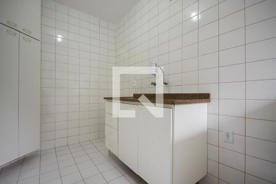 Cozinha de apartamento para alugar com 2 quartos, 56m² em Parque Taboão, Taboão da Serra