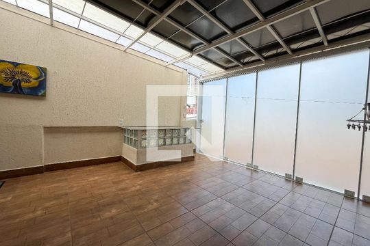 Área externa de casa à venda com 3 quartos, 200m² em Vila Paulista, São Paulo