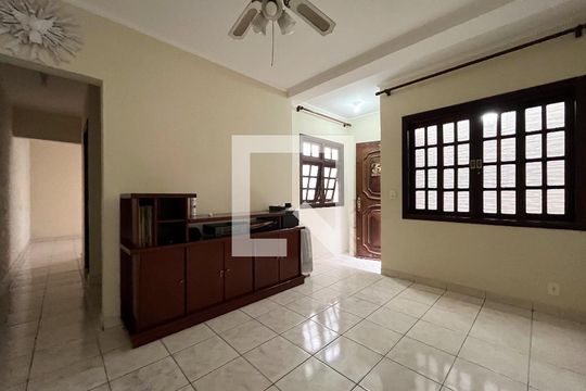 Casa à venda com 3 quartos, 200m² em Vila Paulista, São Paulo