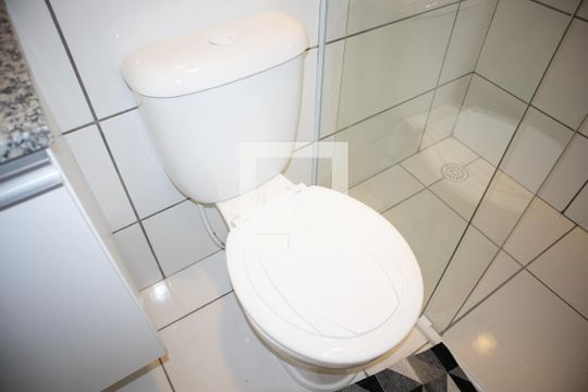 Banheiro de kitnet/studio para alugar com 1 quarto, 25m² em Vila Medeiros, São Paulo
