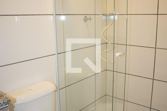 Banheiro de kitnet/studio para alugar com 1 quarto, 25m² em Vila Medeiros, São Paulo