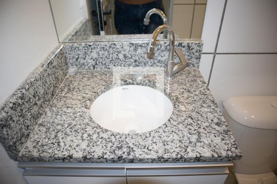 Banheiro de kitnet/studio para alugar com 1 quarto, 25m² em Vila Medeiros, São Paulo