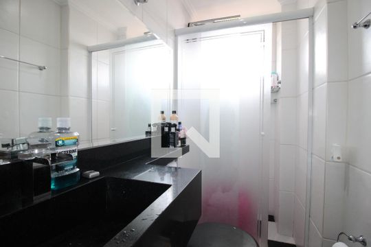 Banheiro de apartamento à venda com 2 quartos, 145m² em Vila Granada, São Paulo