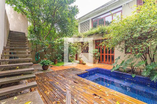 Quintal de casa à venda com 3 quartos, 360m² em Jardim Paulista, São Paulo
