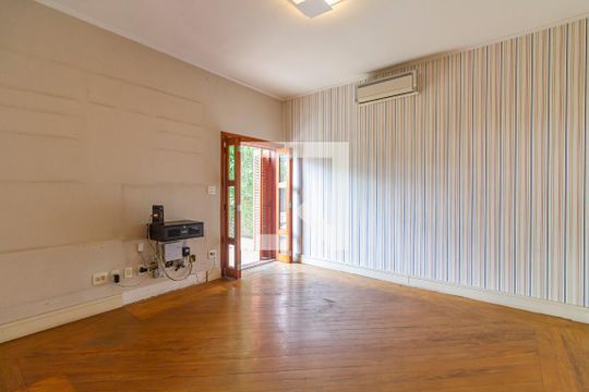 Suíte 1 de casa à venda com 3 quartos, 360m² em Jardim Paulista, São Paulo