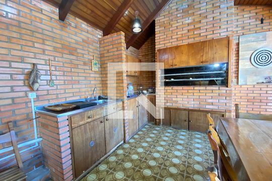 Casa à venda com 4 quartos, 529m² em Marechal Rondon, Canoas