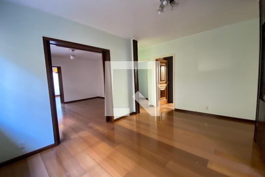 Casa à venda com 4 quartos, 529m² em Marechal Rondon, Canoas