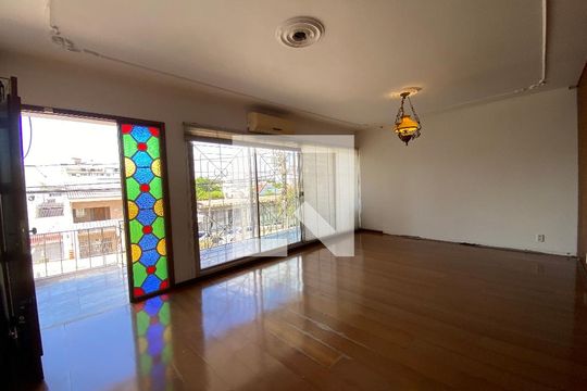 Casa à venda com 4 quartos, 529m² em Marechal Rondon, Canoas