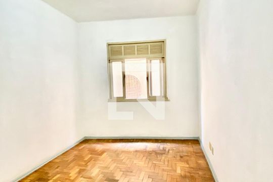 Sala de apartamento para alugar com 1 quarto, 50m² em Del Castilho, Rio de Janeiro