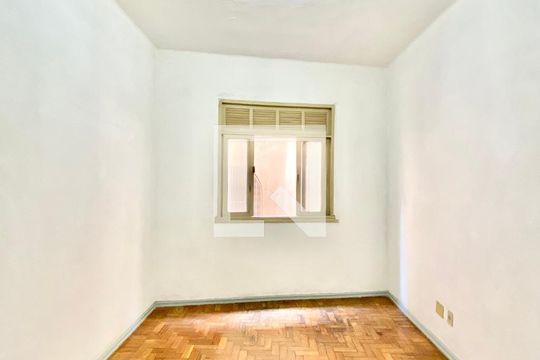 Sala de apartamento para alugar com 1 quarto, 50m² em Del Castilho, Rio de Janeiro