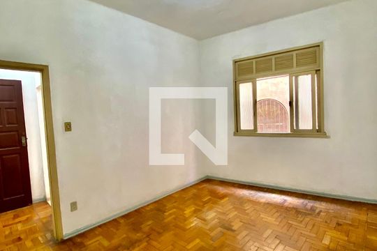 Sala de apartamento para alugar com 1 quarto, 50m² em Del Castilho, Rio de Janeiro