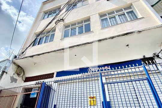 Fachada do Prédio de apartamento para alugar com 1 quarto, 50m² em Del Castilho, Rio de Janeiro