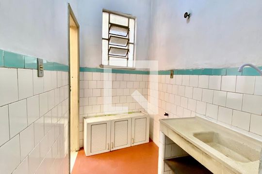 Cozinha de apartamento para alugar com 1 quarto, 50m² em Del Castilho, Rio de Janeiro