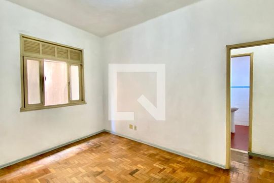 Sala de apartamento para alugar com 1 quarto, 50m² em Del Castilho, Rio de Janeiro