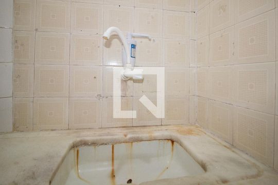 Cozinha - torneira da pia de apartamento para alugar com 1 quarto, 30m² em Copacabana, Rio de Janeiro