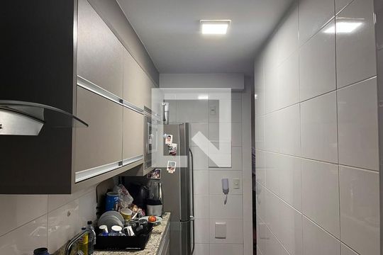 Cozinha de apartamento à venda com 2 quartos, 65m² em Vila Anglo Brasileira, São Paulo
