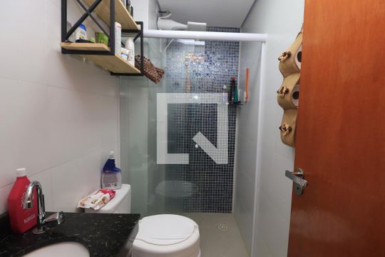 Banheiro de apartamento à venda com 2 quartos, 52m² em Penha de França, São Paulo