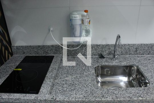 Detalhe da cozinha de apartamento para alugar com 1 quarto, 25m² em Butantã, São Paulo