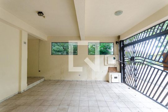 Garagem de casa para alugar com 3 quartos, 180m² em Vila Fiat Lux, São Paulo